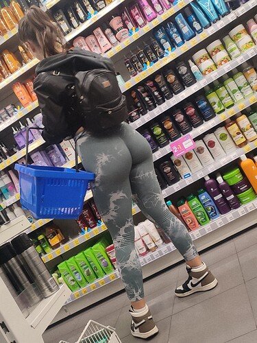 Na loja, leggings sem calcinha face com mão sobre boca #0FHuTb87